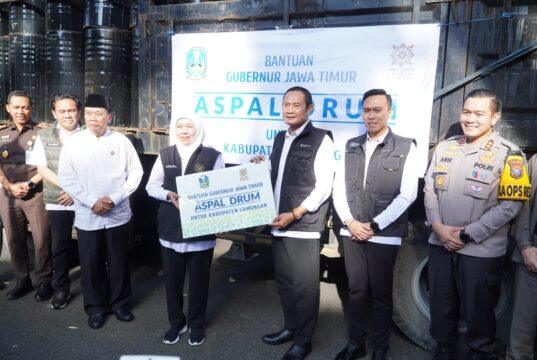 Sapa Bansos ke-9, Gubernur Khofifah Salurkan Rp. 7,2 Milyar di Lamongan