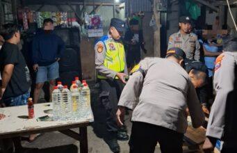 Polsek Tikung Polres Lamongan, Amankan Miras di Warung Desa Tambakrigadung