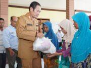 54 Ton Beras dan 9.700 Paket Sembako Disalurkan untuk Warga Terdampak Banjir di Lamongan