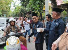 Awak Media & PPDI Lamongan Bakti Sosial Berbagi Takjil