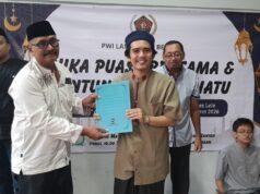 Moment Berbuka Puasa Bersama Anak Yatim Piatu, PWI Lamongan Salurkan Santunan Hasil Kolela