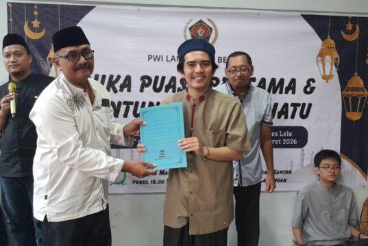 Moment Berbuka Puasa Bersama Anak Yatim Piatu, PWI Lamongan Salurkan Santunan Hasil Kolela