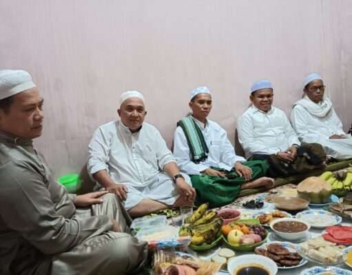 Wakil Ketua 1 DPRD Tanah Bumbu Berbaur Bersama Ribuan Jamaah Hadiri Haul ke-220 Syekh Muhammad Arsyad Al-Banjari.