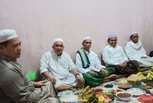 Wakil Ketua 1 DPRD Tanah Bumbu Berbaur Bersama Ribuan Jamaah Hadiri Haul ke-220 Syekh Muhammad Arsyad Al-Banjari.