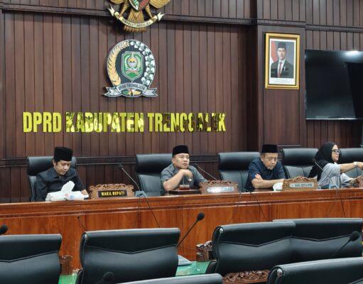 Pemkab Trenggalek Jawab Pandangan Fraksi, Raperda Jaminan Sosial Ketenagakerjaan Didorong Lebih Inklusif