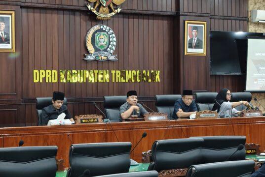 Pemkab Trenggalek Jawab Pandangan Fraksi, Raperda Jaminan Sosial Ketenagakerjaan Didorong Lebih Inklusif