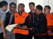 Bukti Pemerasan Bupati Tulungagung: 4 Sepatu LV dan Uang Rp335,5 Juta