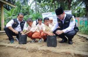 Dari Sekolah Menuju Ketahanan Pangan, Bupati Trenggalek Tanam Semangat Bertani Sejak Dini