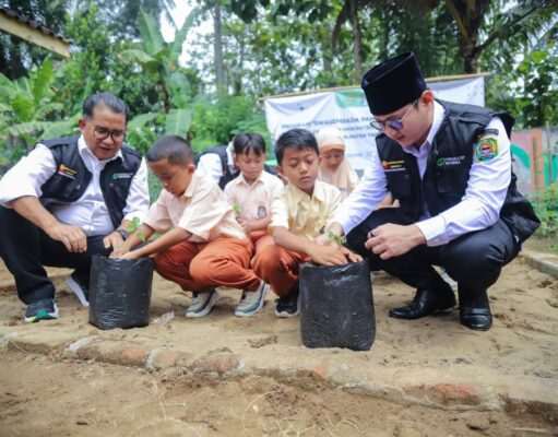 Dari Sekolah Menuju Ketahanan Pangan, Bupati Trenggalek Tanam Semangat Bertani Sejak Dini