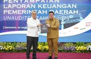 Mas Dhito Serahkan LKPD Kabupaten Kediri Unaudited Tahun 2025 ke BPK Jatim