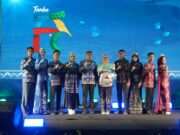 Aksi Inovasi Tanbu 2026, Tenun Pagatan Tampil Elegan di Fashion Show Dekranasda Tanah Bumbu