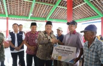 Pemkab Jombang Salurkan Bantuan Pangan Dua Bulan Sekaligus, Upaya Jaga Daya Beli dan Tekan Inflasi