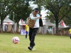 Bupati Andi Rudi Latif Resmi Buka Turnamen Sepakbola Piala Bupati Tanah Bumbu di Pagatan.