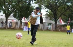 Bupati Andi Rudi Latif Resmi Buka Turnamen Sepakbola Piala Bupati Tanah Bumbu di Pagatan.