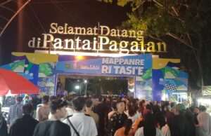 Mappanre Ritasi’e Meriahkan HUT ke-23 Tanah Bumbu, Ribuan Pengunjung Padati Pantai Pagatan
