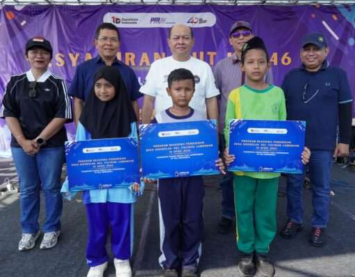 Moment HUT ke- 46, PT PAL Indonesia Salurkan Beasiswa & Rayakan Bersama Warga Pesisir Lamongan