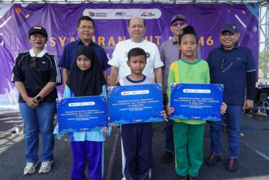 Moment HUT ke- 46, PT PAL Indonesia Salurkan Beasiswa & Rayakan Bersama Warga Pesisir Lamongan