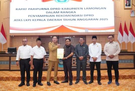 Rapat Paripurna, DPRD Berikan Rekomendasi LKPJ Bupati Lamongan 2025