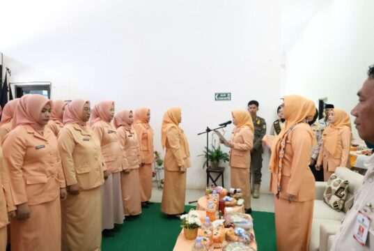 Andi Irmayani Rudi Latif Tekankan Inovasi dan Solidaritas untuk Pembangunan Daerah pada Pengukuhan Pengurus DWP Unit Satpol PP dan Damkar