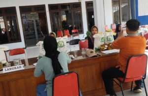 Pemdes Dono Salurkan Bantuan Pangan untuk 812 KPM