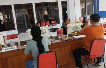 Pemdes Dono Salurkan Bantuan Pangan untuk 812 KPM