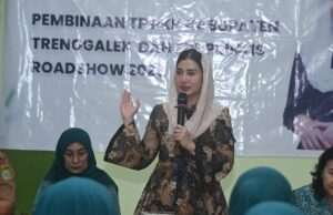 Konsisten Peduli Rakyat, Novita Hardini Bantu Warga Kampak dan Suruh Lewat Pengobatan Mata Gratis