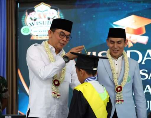 Bupati Andi Rudi Latif Wisuda 1.200 Santri TKA-TPA, Tegaskan Pentingnya Generasi Qur’ani