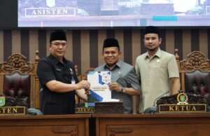 Bupati Andi Rudi Latif Dorong Ranperda Perizinan Berusaha Berbasis Risiko Demi Kemudahan Investasi di Tanah Bumbu