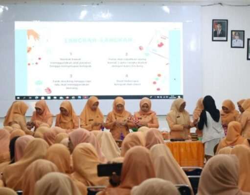 Pelatihan Kerajinan Bunga Kain Stocking, DWP Tanah Bumbu Dorong Kreativitas dan Ekonomi Keluarga