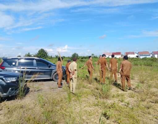 Pemkab Tanah Bumbu Sigap Tindaklanjuti Keluhan Warga, Dinas PUPR Turun Langsung Cek Saluran Drainase Tertutup