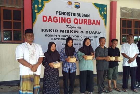 SAT BRIMOB KOMPI 1 BATLYON C PELOPOR POLDA JATIM LAKSANAKAN SHOLAT IDUL ADHA DAN QURBAN TIGA EKOR SAPI SERTA 19 EKOR KAMBING.1447 H-2026 M.