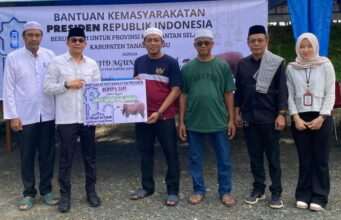 Sapi Kurban Bantuan Presiden RI Diserahkan Bupati Andi Rudi Latif untuk Masyarakat di Hari Raya Idul Adha