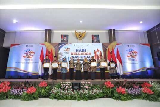 Bupati Mochamad Nur Arifin Terima PPA Award, Trenggalek Raih Peringkat 2 Pencegahan Perkawinan Anak di Jawa Timur