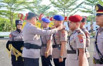 Polres Tanah Bumbu melaksanakan upacara serah terima jabatan Kasatpolair, Kapolsek Satui, Kapolsek Sungai Loban dan Kapolsek Karang Bintang.