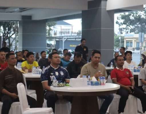 **Polres Tanah Bumbu Gelar Nobar Piala Dunia 2026, Merajut Kebersamaan Dalam Semangat Sportivitas Menyambut Hari Bhayangkara Ke – 80 .