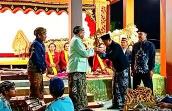 Pagelaran Wayang Kulit Menjadikan Hiburan Adat Istiadat Bersih Desa Simo Kendal