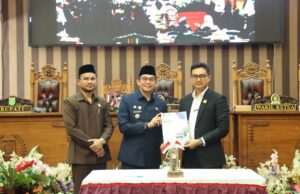 Bupati Andi Rudi Latif Hadiri Rapat Paripurna Pengambilan Keputusan terhadap LPj Tahun 2025