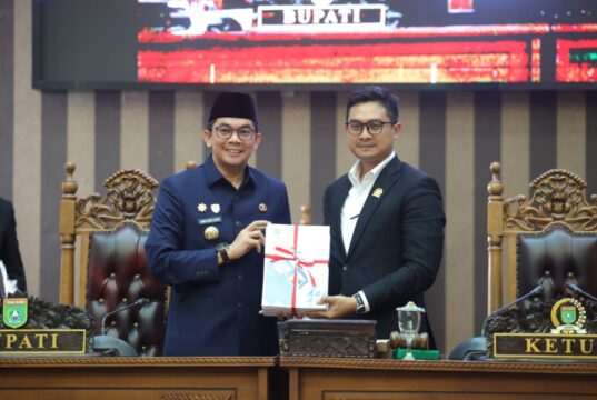 Bupati Andi Rudi Latif Sampaikan KUA-PPAS 2027