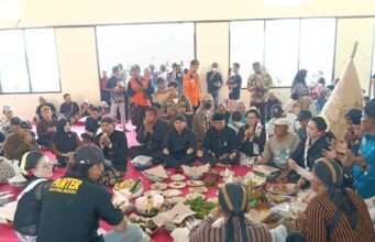 Hadiri Larung Sembonyo, Plt Bupati Tulungagung Ajak Masyarakat Lestarikan Tradisi dan Jaga Kondusivitas Daerah