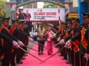Polres Tulungagung Gelar Tradisi Pedang Pora Sambut Kapolres Baru AKBP Wiwin Junianto Supriyadi