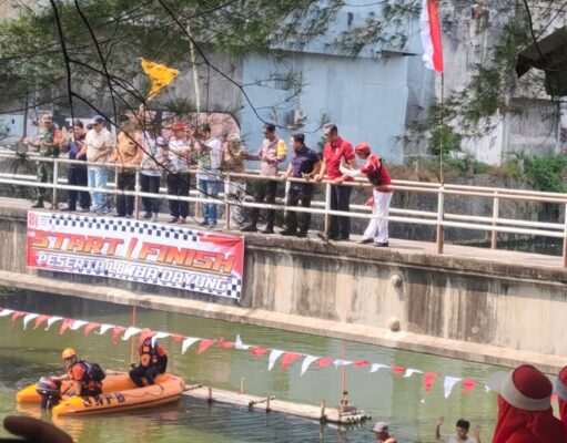 Plt Bupati Ahmad Baharudin Berangkatkan lomba Dayung Kelurahan Botoran
