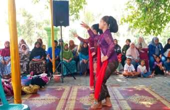Tari Gambyong Pareanom Cirikhas Upacara Adat Istiadat Bayemtaman Balekambang