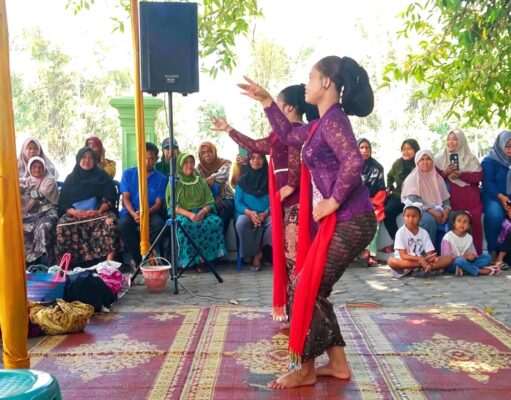 Tari Gambyong Pareanom Cirikhas Upacara Adat Istiadat Bayemtaman Balekambang