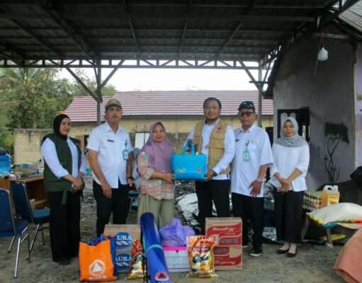 Bupati Andi Rudi Latif Salurkan Bantuan bagi Korban Kebakaran di Selaselilau