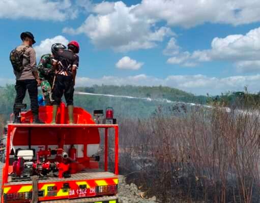 BPBD Tanah Bumbu Berjibaku Tangani Tiga Titik Kebakaran Lahan di Dua Kecamatan Sepanjang Hari Ini
