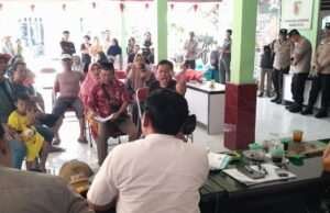 Puluhan Warga,Tuntut Pengembalian Dana PTSL, & Kades Sugihwaras Mundur dari Jabatan