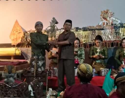 Lestarikan Budaya Dan Peringatan HUT RI ke-81,Pemdes Sumberejo Gelar Wayang Kulit