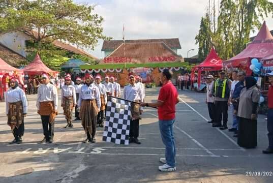SMPN 1 Kedungwaru Gelar Kegiatan Kokurikuler, Kadisdik: Kembangkan Kreativitas dan Keyakinan Siswa. Plt Kepsek: Bentuk Karakter Disiplin dan Kreatif