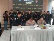 Ribuan Botol Miras Bermacam Merek.Dimusnahkan Polres Tanah Bumbu.