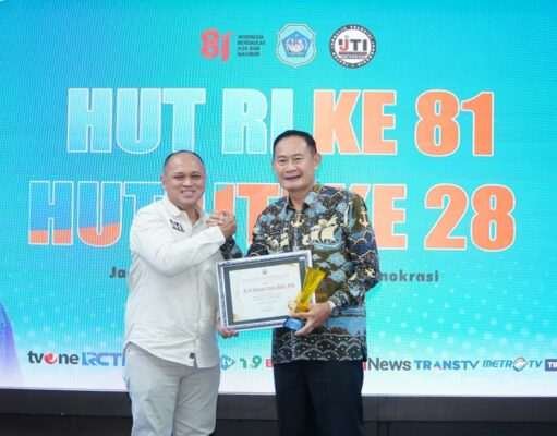Moment HUT IJTI Pantura Raya, Bupati Lamongan Raih Penghargaan